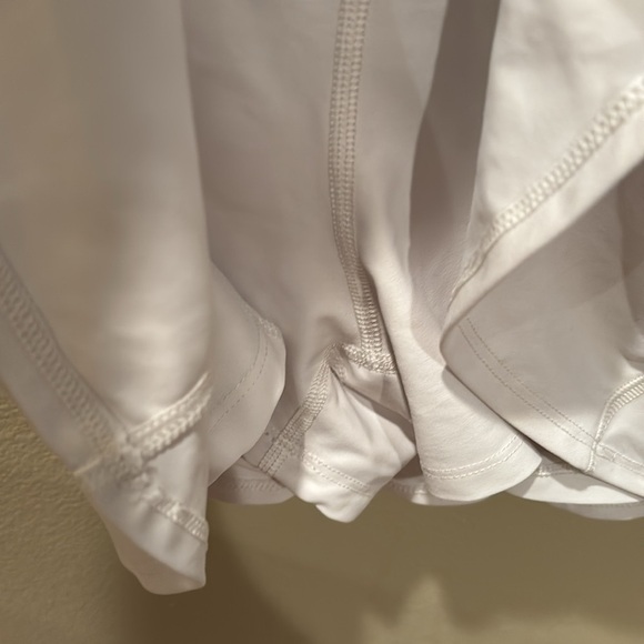 Old Navy woman's white skort - Picture 6 of 9